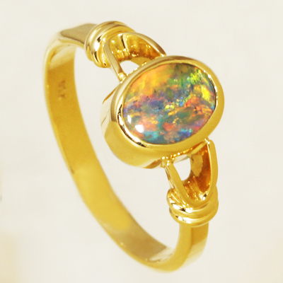 18k Yellow Gold Ring with a BLACK OPAL Gorgeous red multicolour, bright and strong fire